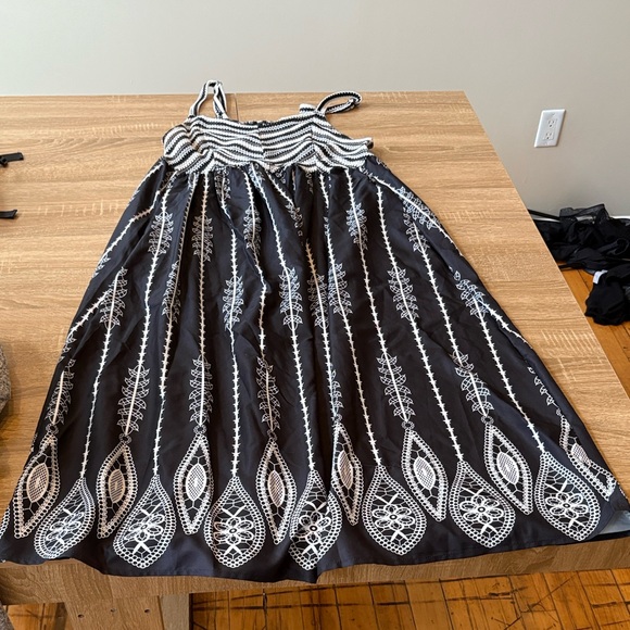 BloomChic Dresses & Skirts - BloomChic Monochrome dress